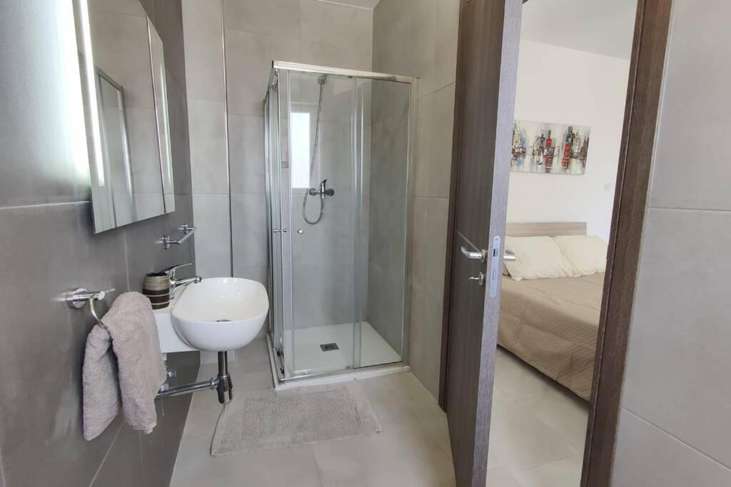 Brand New 3 Bedroom Apartment Close To The Sea Gzira Eksteriør bilde
