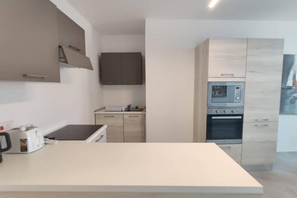 Brand New 3 Bedroom Apartment Close To The Sea Gzira Eksteriør bilde