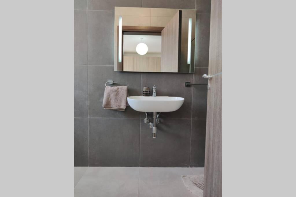 Brand New 3 Bedroom Apartment Close To The Sea Gzira Eksteriør bilde